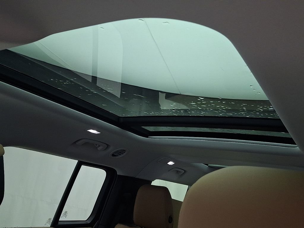 New 2026 Sedona Red Land Rover S image 10