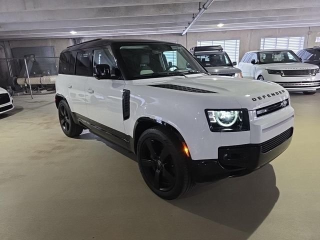 Used 2024 Fuji White Land Rover X-Dynamic SE image 7