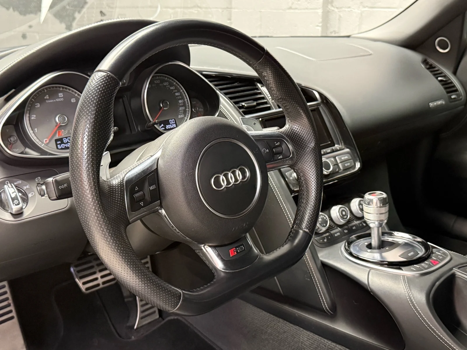 Used 2015 Daytona Gray Pearl Effect (6y) Audi 4.2 QUATTRO SPYDER image 15
