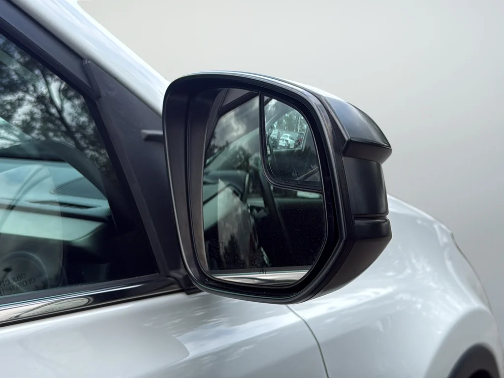 Used 2016 White Toyota LE image 30