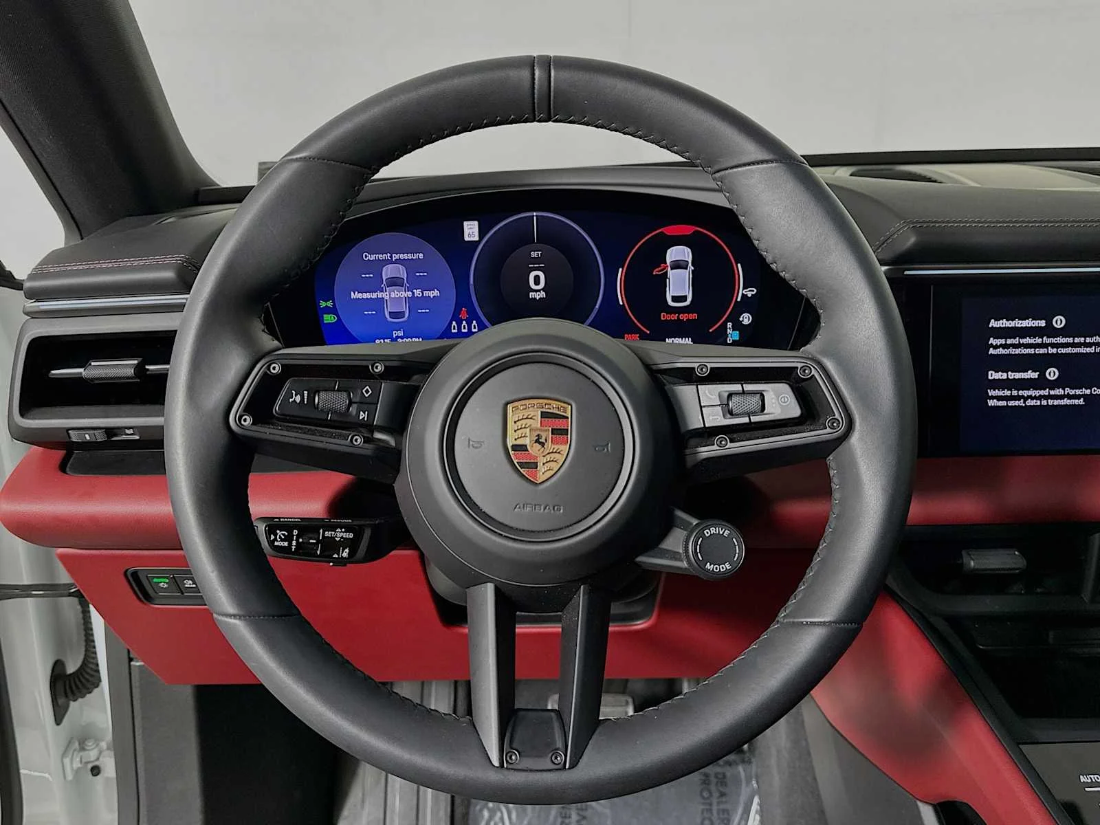 2025 Porsche Macan S - Photo 14