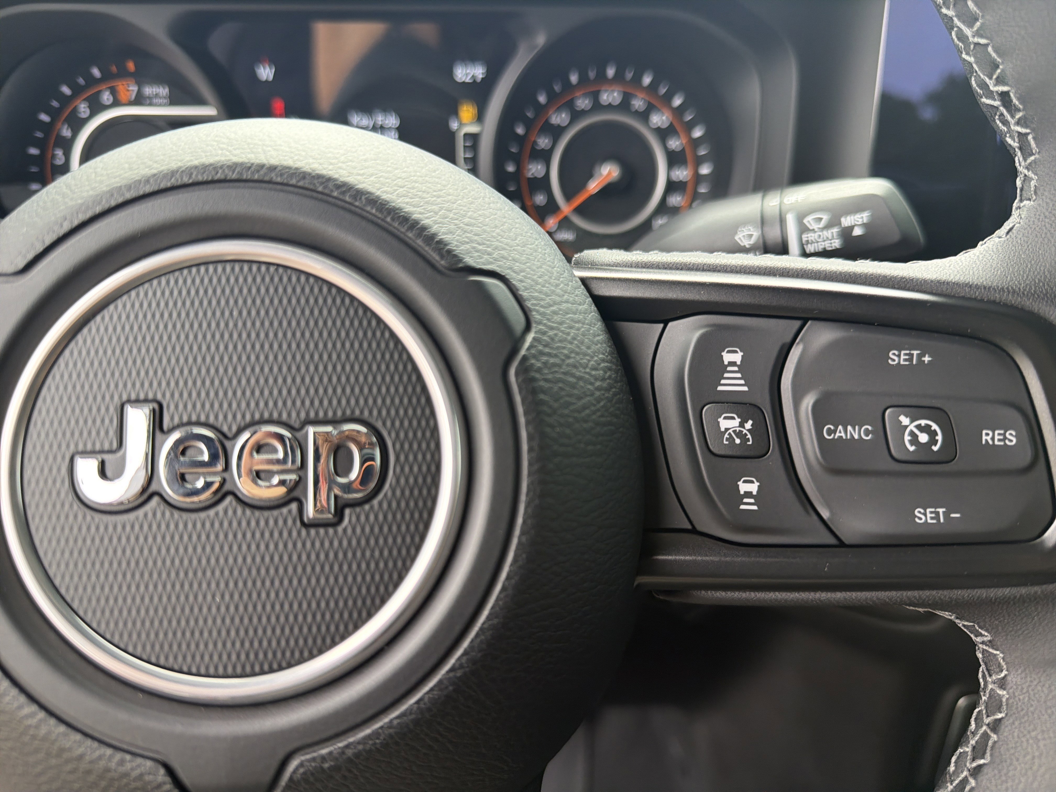 Used 2025 Anvil Clearcoat Jeep Mojave image 11