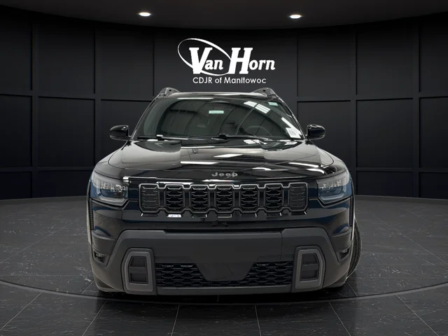 New 2026 Diamond Black Crystal Pearl-Coat Exterior Paint Jeep Limited image 2