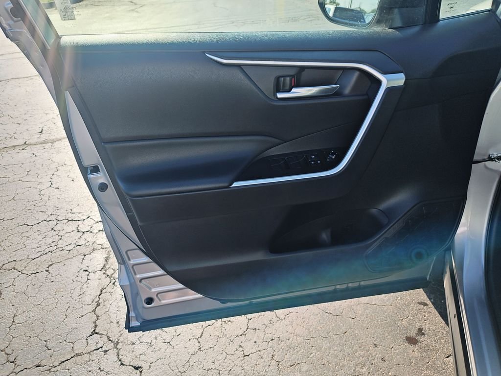 Used 2021 Silver Toyota XLE image 12