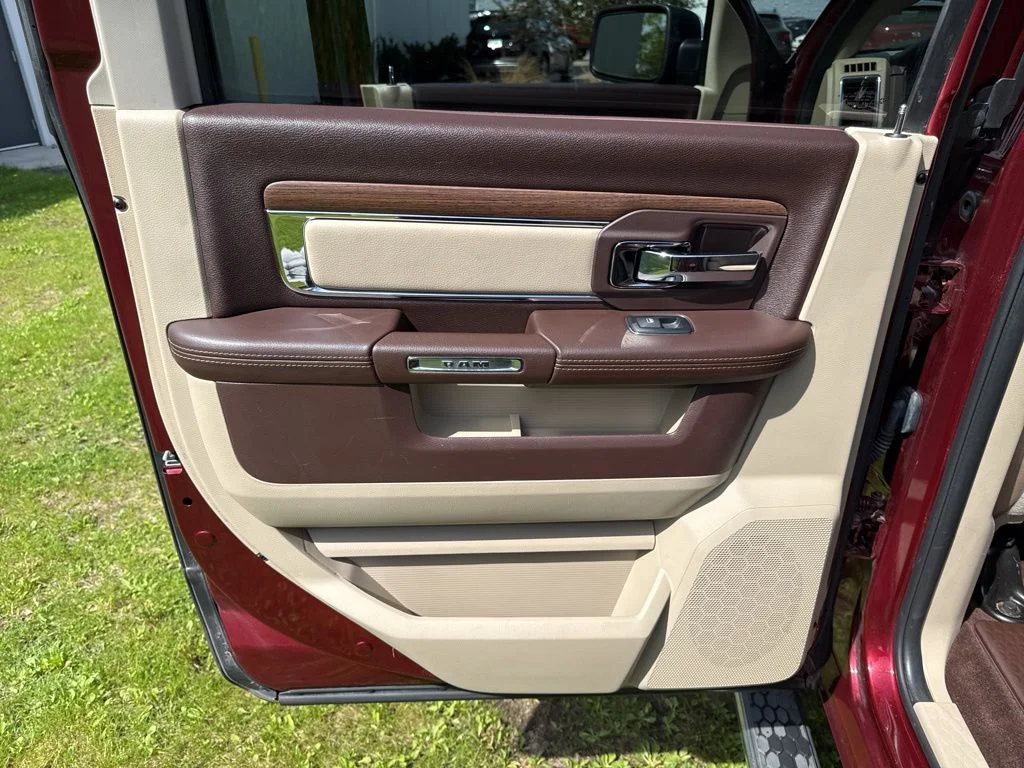 Used 2017 Delmonico Red Pearlcoat Ram Laramie image 33
