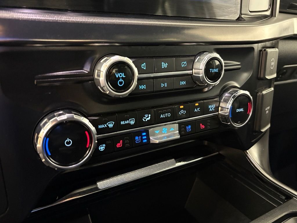 Used 2024 Gray Ford Lariat image 27