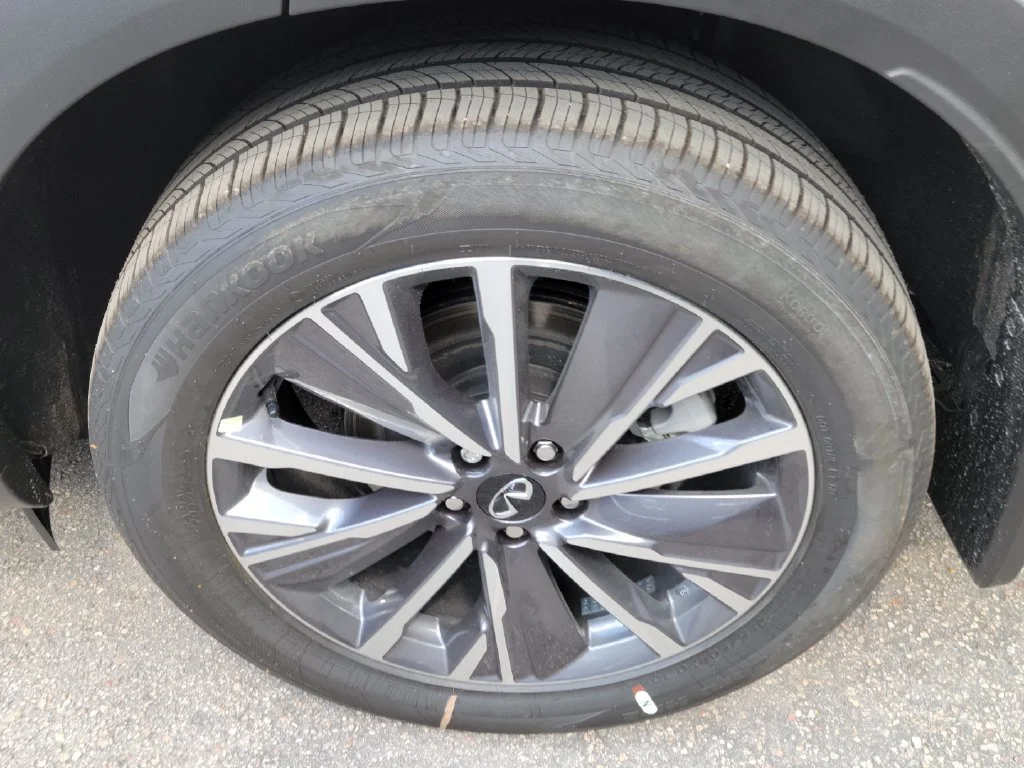 New 2027 White INFINITI LUXE image 7