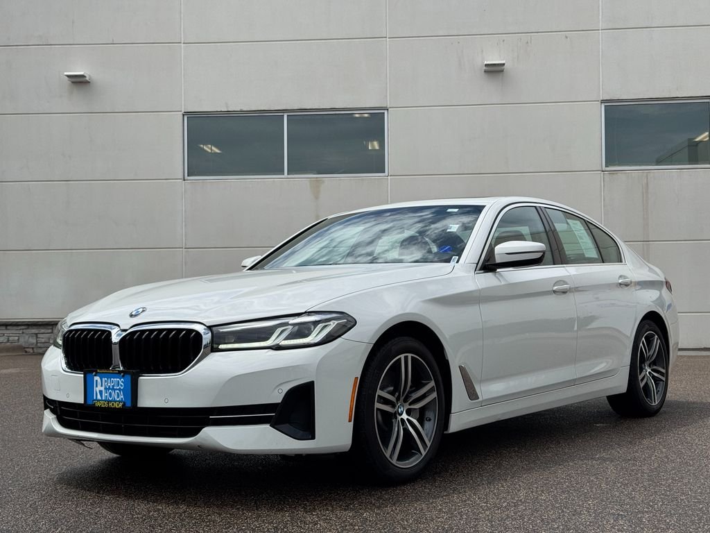 Used 2021 Alpine White BMW 530i xDrive image 3