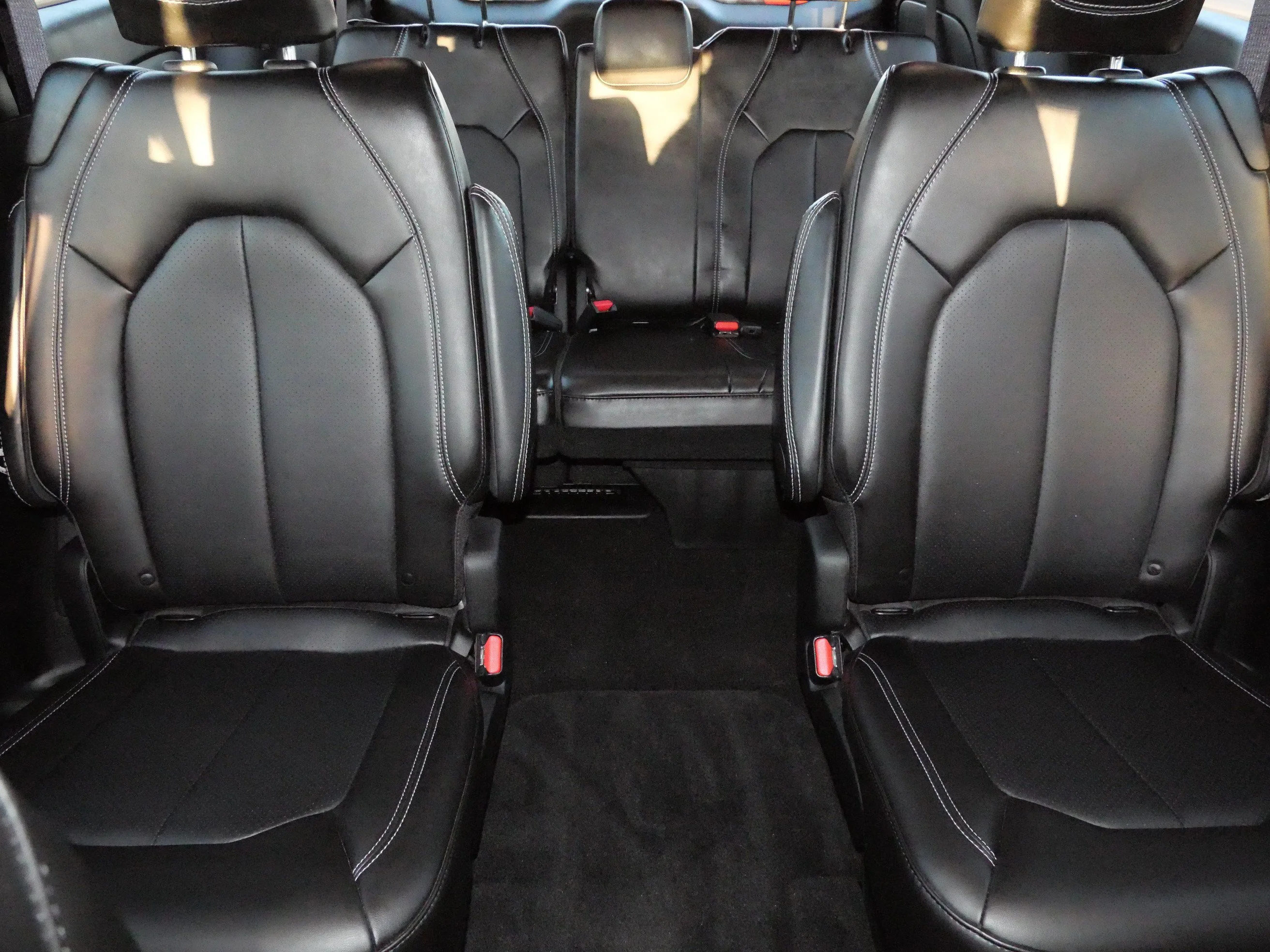 Used 2025 Fathom Blue Pearlcoat Chrysler Select image 15