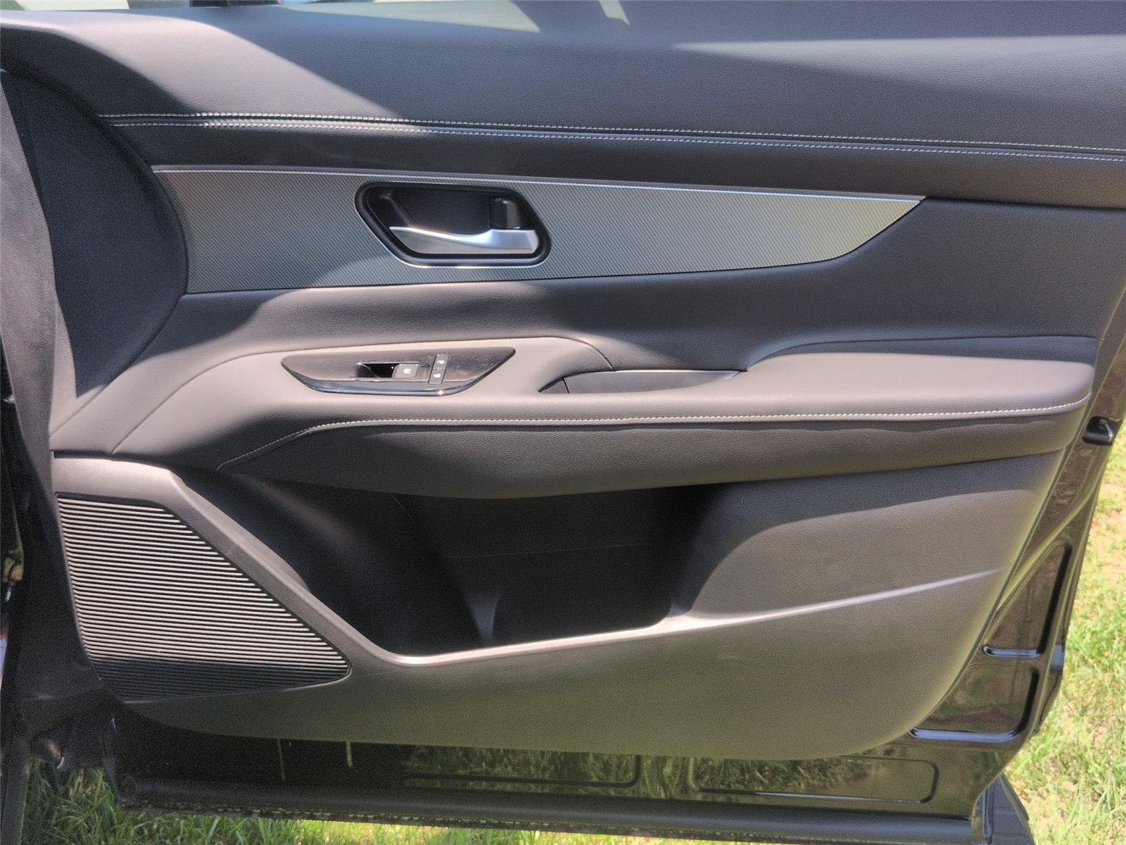 New 2026 Super Black Nissan Platinum image 38