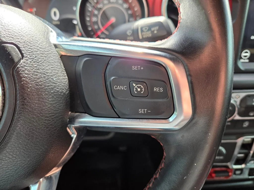 Used 2018 White Jeep Unlimited Rubicon image 33
