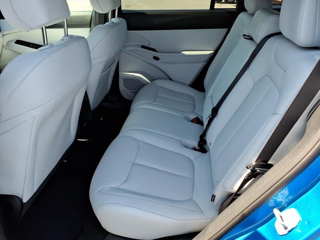 New 2026 Hydro Blue Pearl-Coat Exterior Paint Jeep Limited image 5