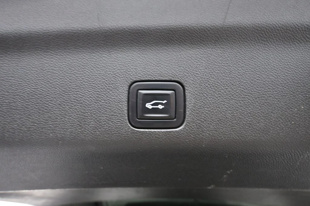 Used 2022 White Chevrolet RST image 50