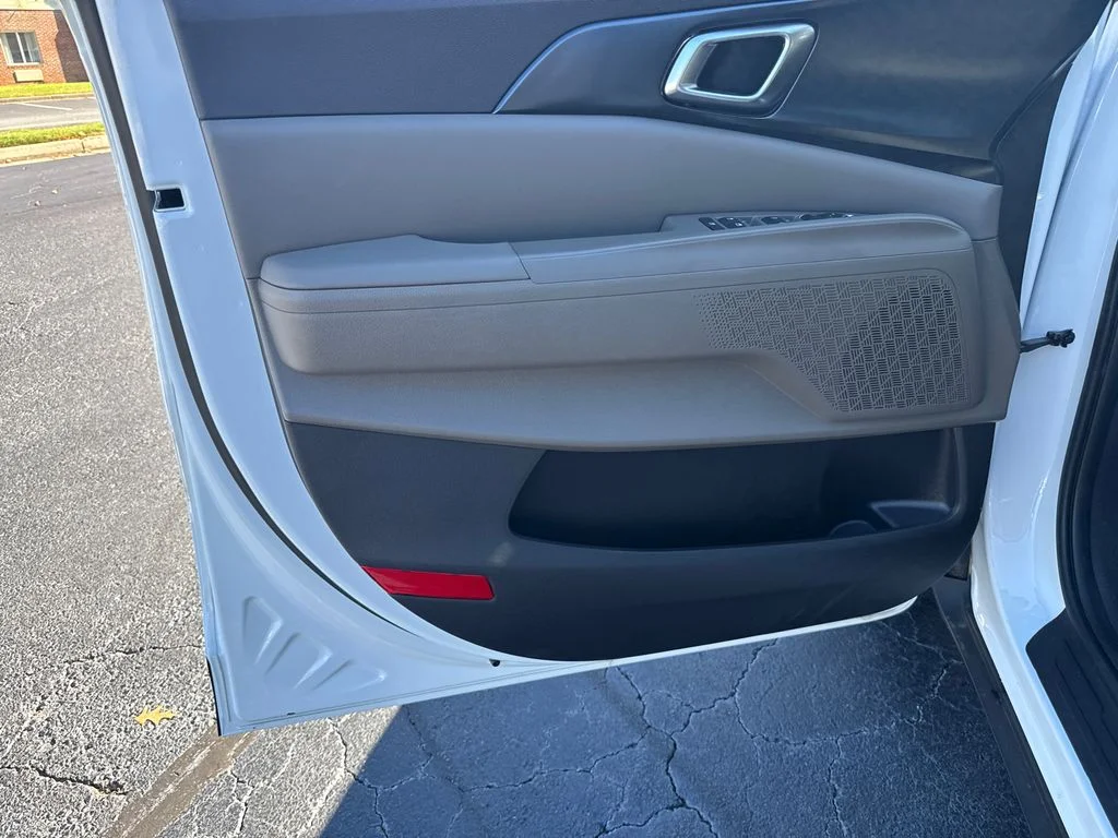New 2025 White Kia LXS image 11