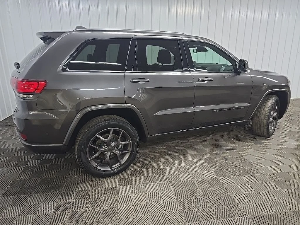 Used 2021 Gray Jeep Limited image 3