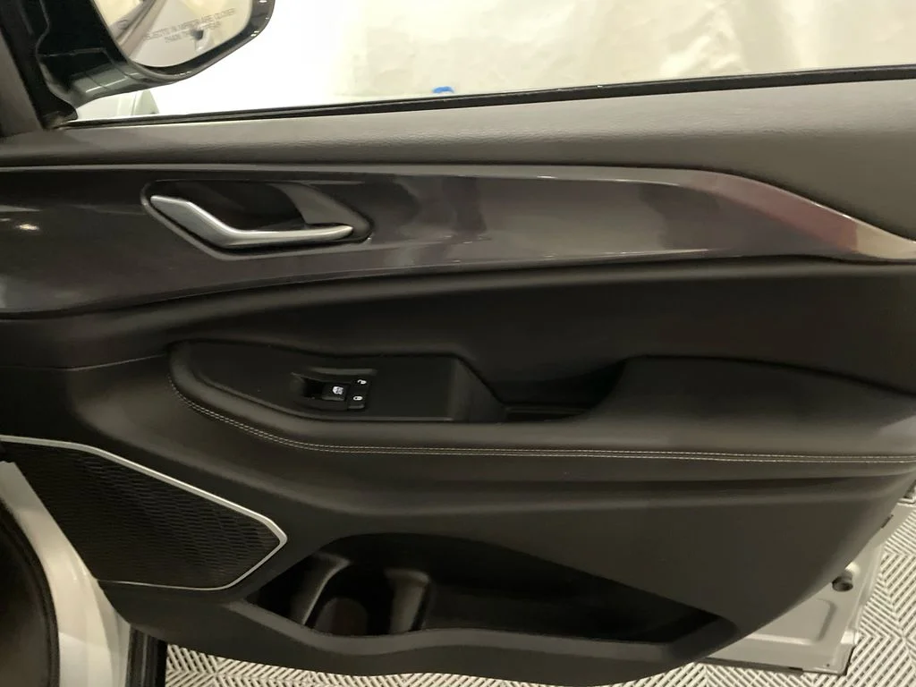 Used 2021 Silver Zynith Jeep Altitude image 25