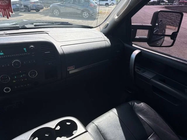 Used 2011 Black GMC SLE image 21