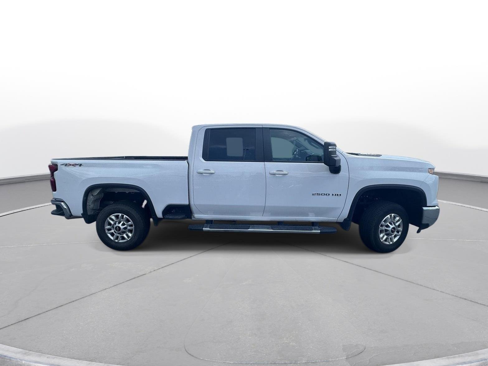 Used 2025 Summit White Chevrolet LT image 5