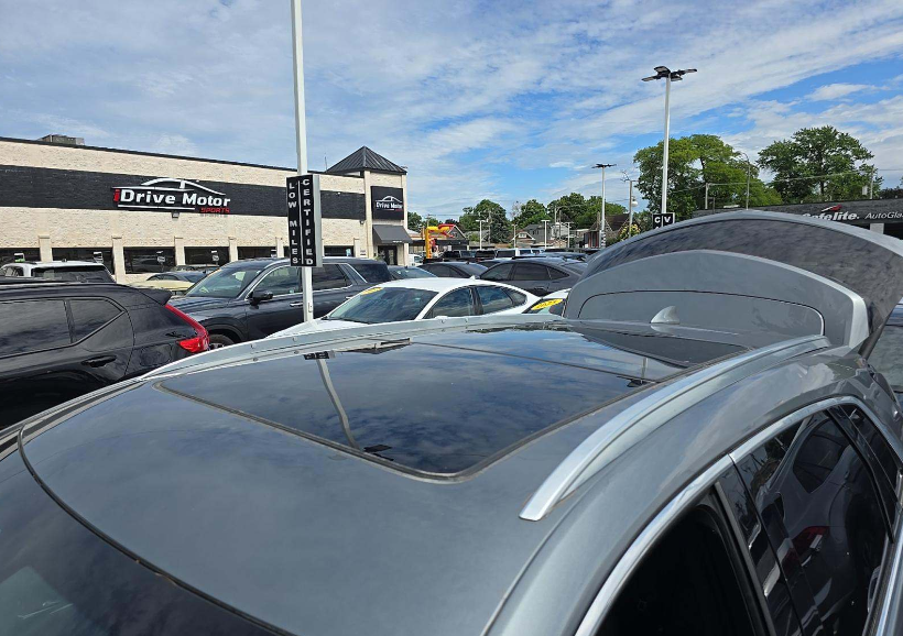 Used 2022 Gray Cadillac Premium Luxury image 5
