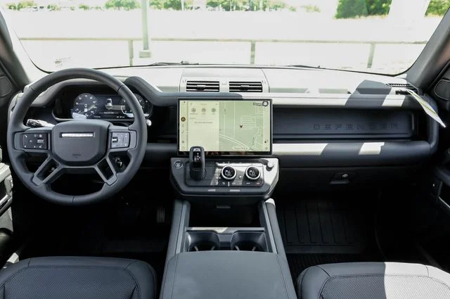 New 2026 Santorini Black Land Rover X-Dynamic SE image 18