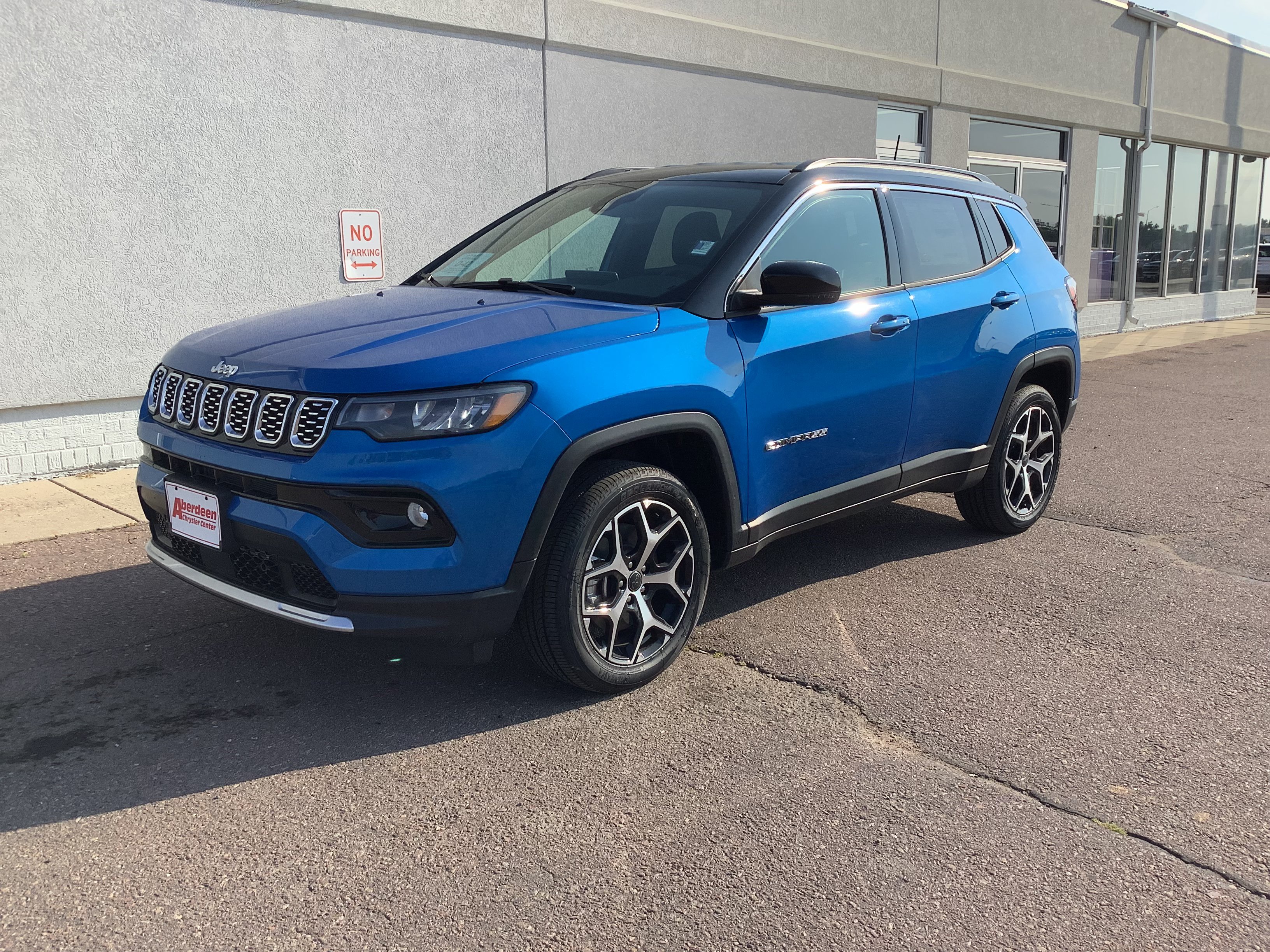 New 2026 Hydro Blue Pearl-Coat Exterior Paint Jeep Limited image 2