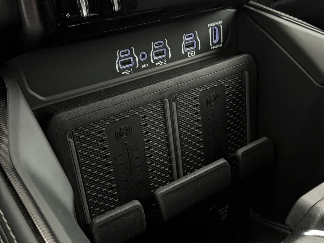 New 2026 Grey RAM Rebel - - 6.7L HO Diesel - Level 2 Pkg w/ 14.4 Screen - Rear Auto-Level Air Susp & More! image 21