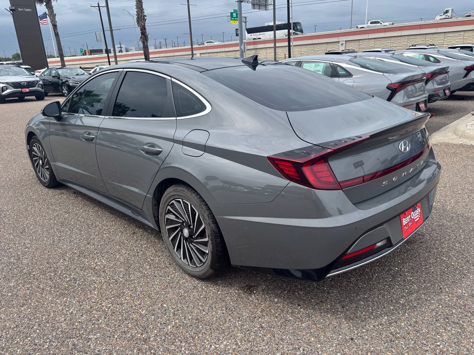 Used 2023 Gray Hyundai Limited image 4
