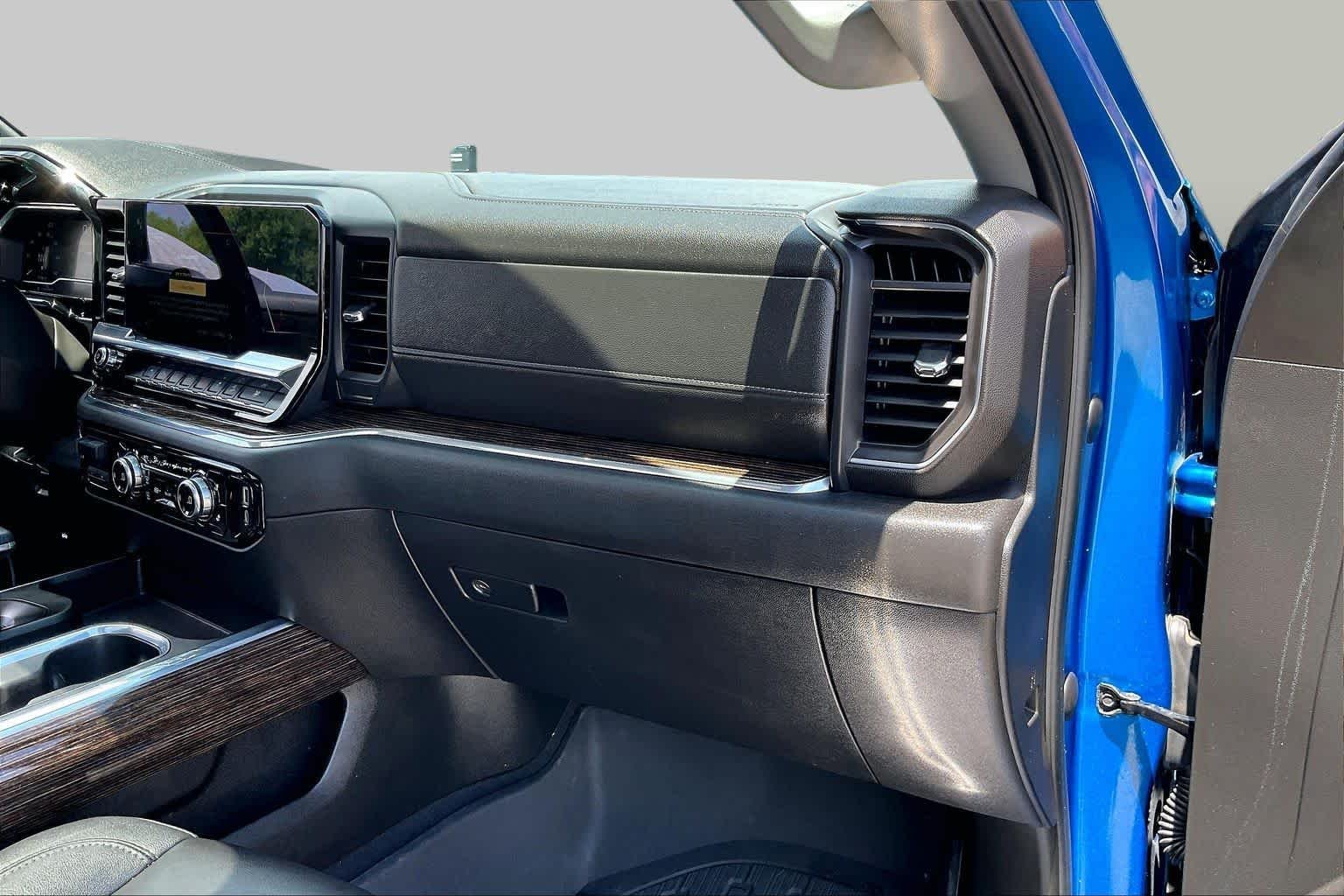 Used 2024 Dynamic Blue Metallic GMC Elevation image 19