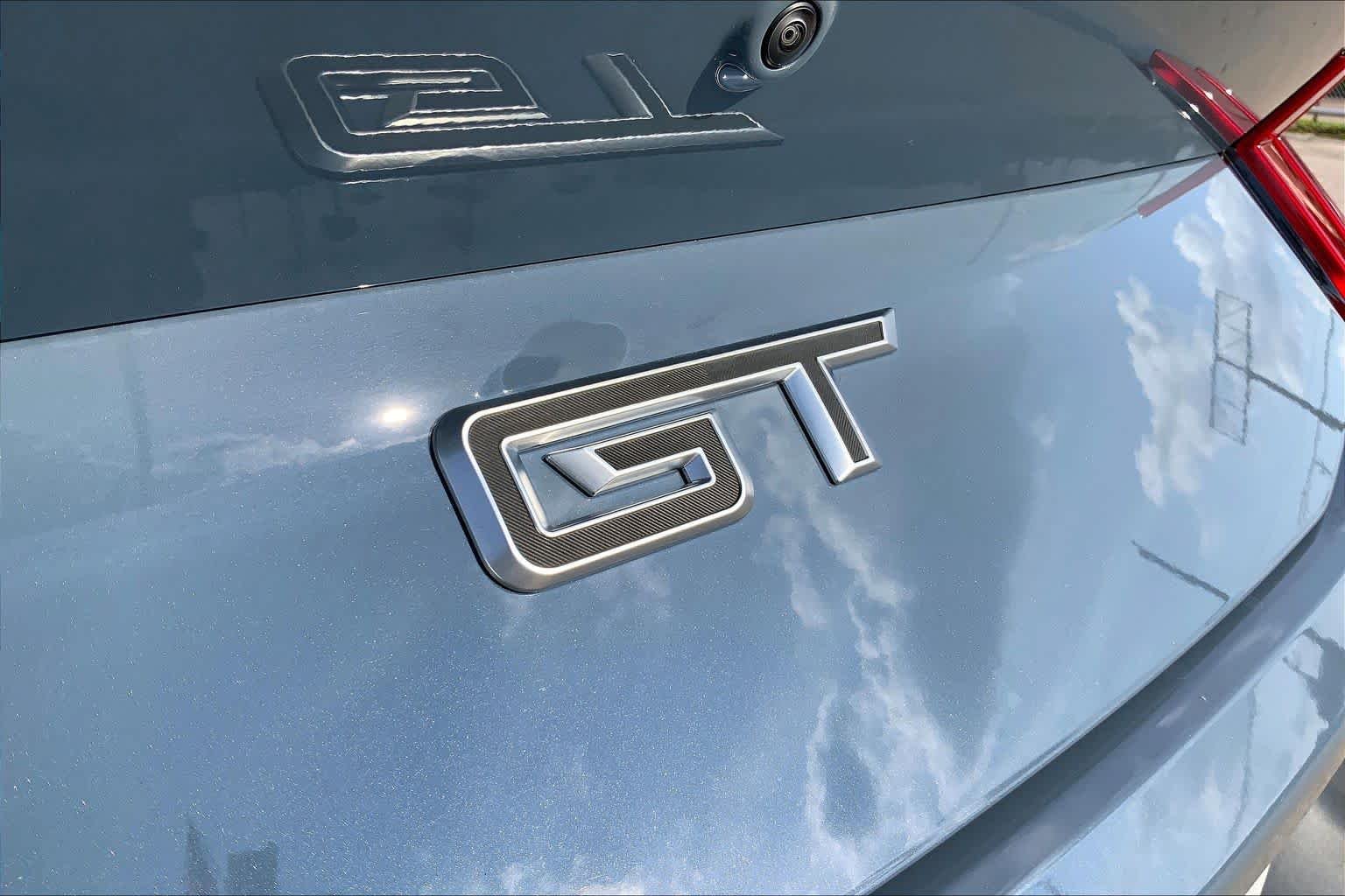 Used 2025 Vapor Blue Metallic Ford GT Premium image 30