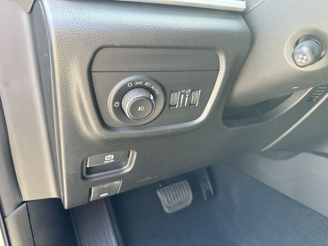 New 2026 Silver Jeep Limited Reserve image 32
