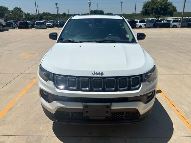 Used 2022 White Jeep Latitude Lux image 2