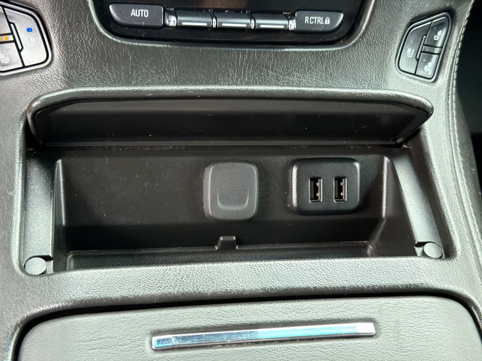 Used 2019 White Frost Tricoat GMC Denali image 33