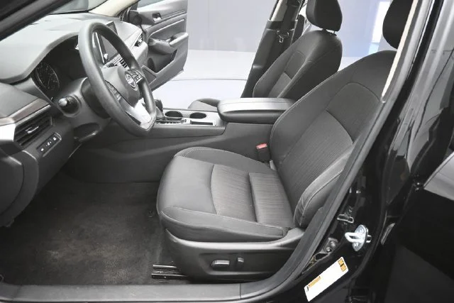 Used 2025 Black Nissan 2.5 SV image 27