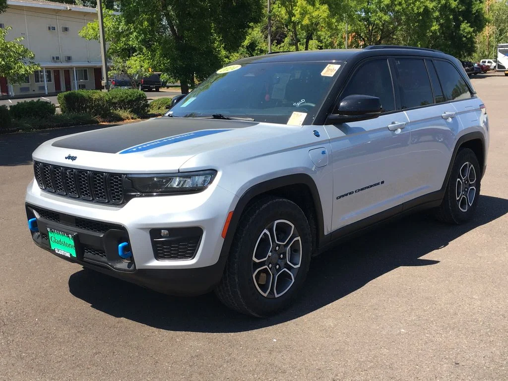 Used 2024 Silver Jeep Trailhawk 4xe image 1