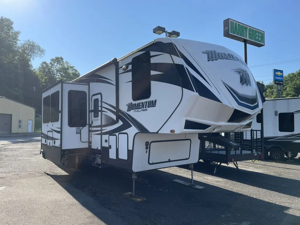 Used 2016  Grand Design Toy Hauler image 8