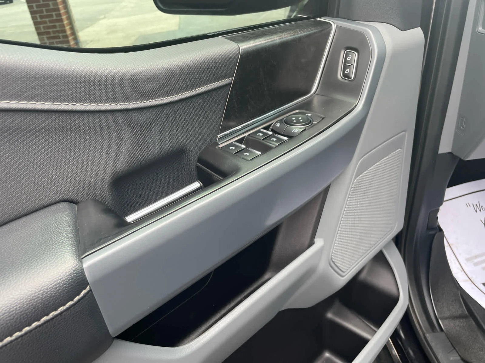 Used 2023 Agate Black Metallic Ford XLT image 10