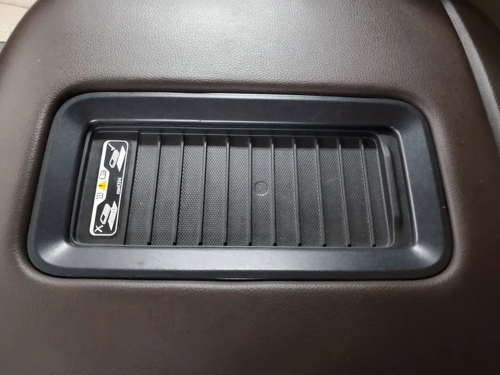 Used 2018 IRIDESCENT PEARL TRICOAT Chevrolet LTZ image 28