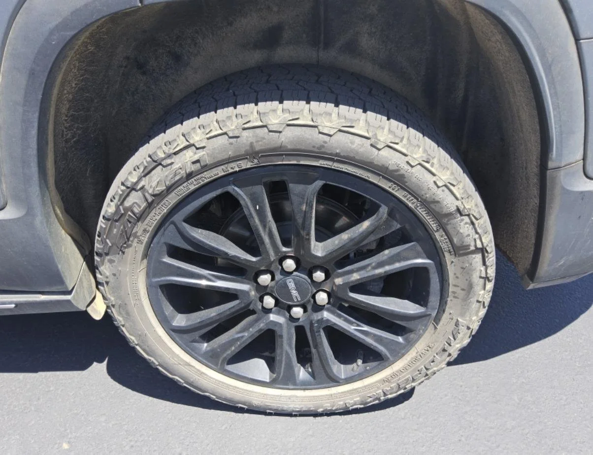 Used 2023 STERLING METALLIC GMC SLE image 17