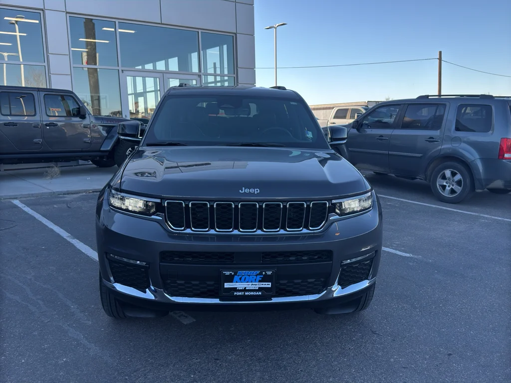 Used 2025 Baltic Gray Metallic Clearcoat Jeep Limited image 8