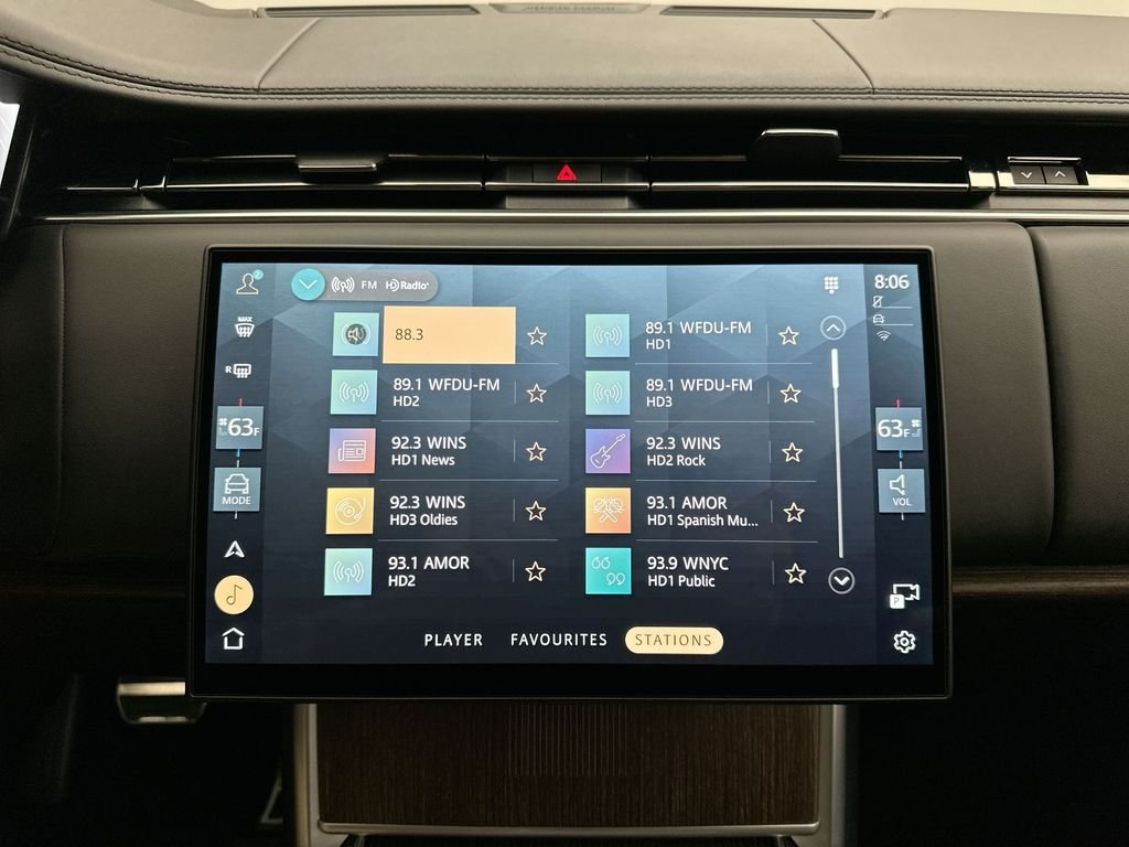 Used 2025 Carpathian Gray Premium Metallic Land Rover Autobiography image 28