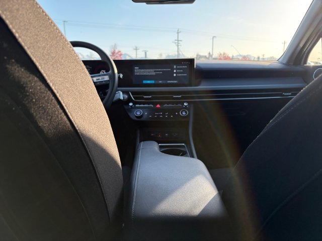 Used 2025 White Hyundai SEL image 16