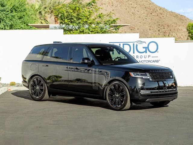 Used 2024 Santorini Black Metallic Land Rover SE image 4