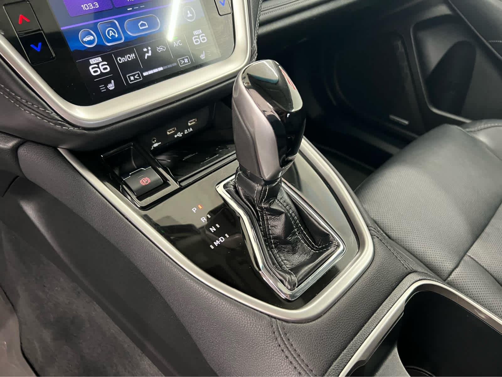 Used 2022 Ice Silver Metallic Subaru Limited image 17