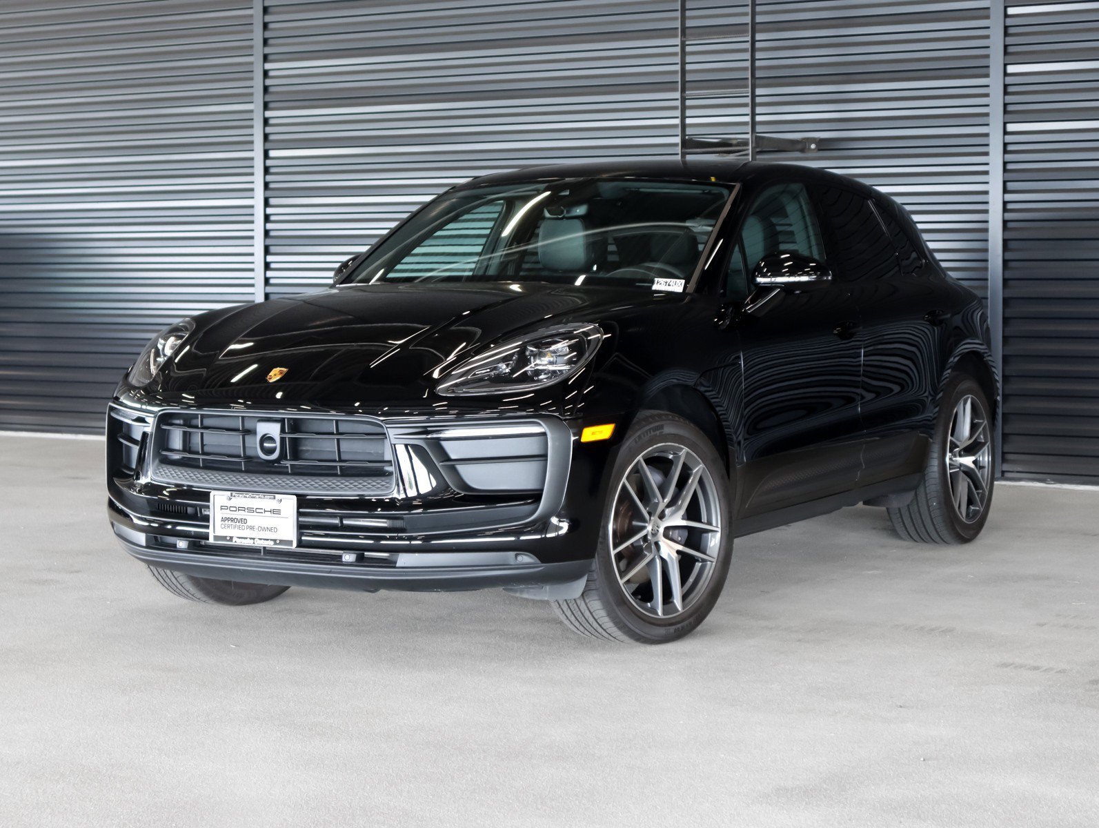 2023 Porsche Macan -'s photo