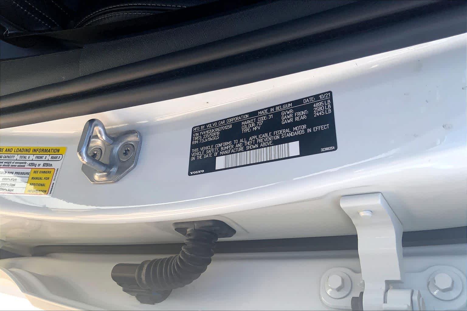 Used 2022 Crystal White Metallic Volvo Momentum image 34