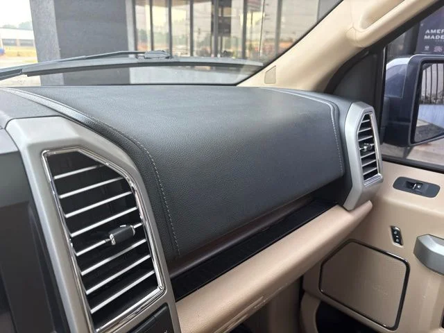 Used 2016  Ford Lariat image 19