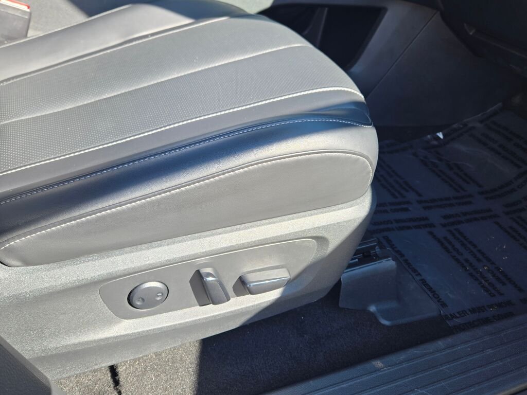 Used 2025 Gray INFINITI LUXE image 5