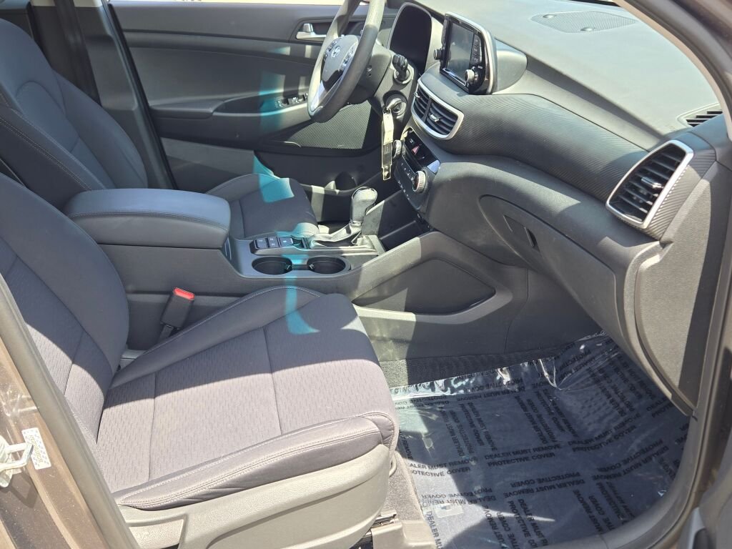 Used 2020 Gray Hyundai SE image 4