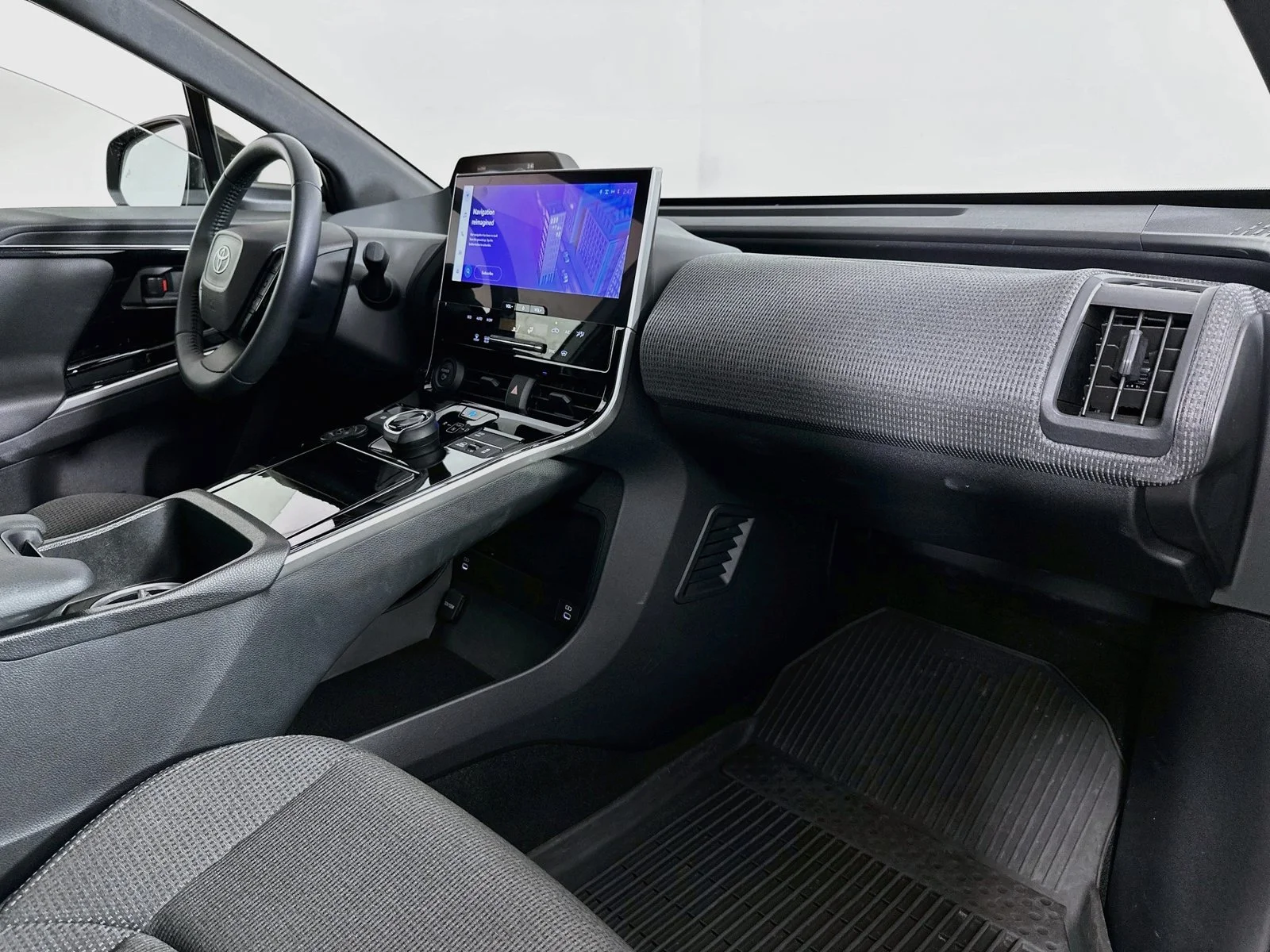 Certified Used 2023  Toyota XLE image 29