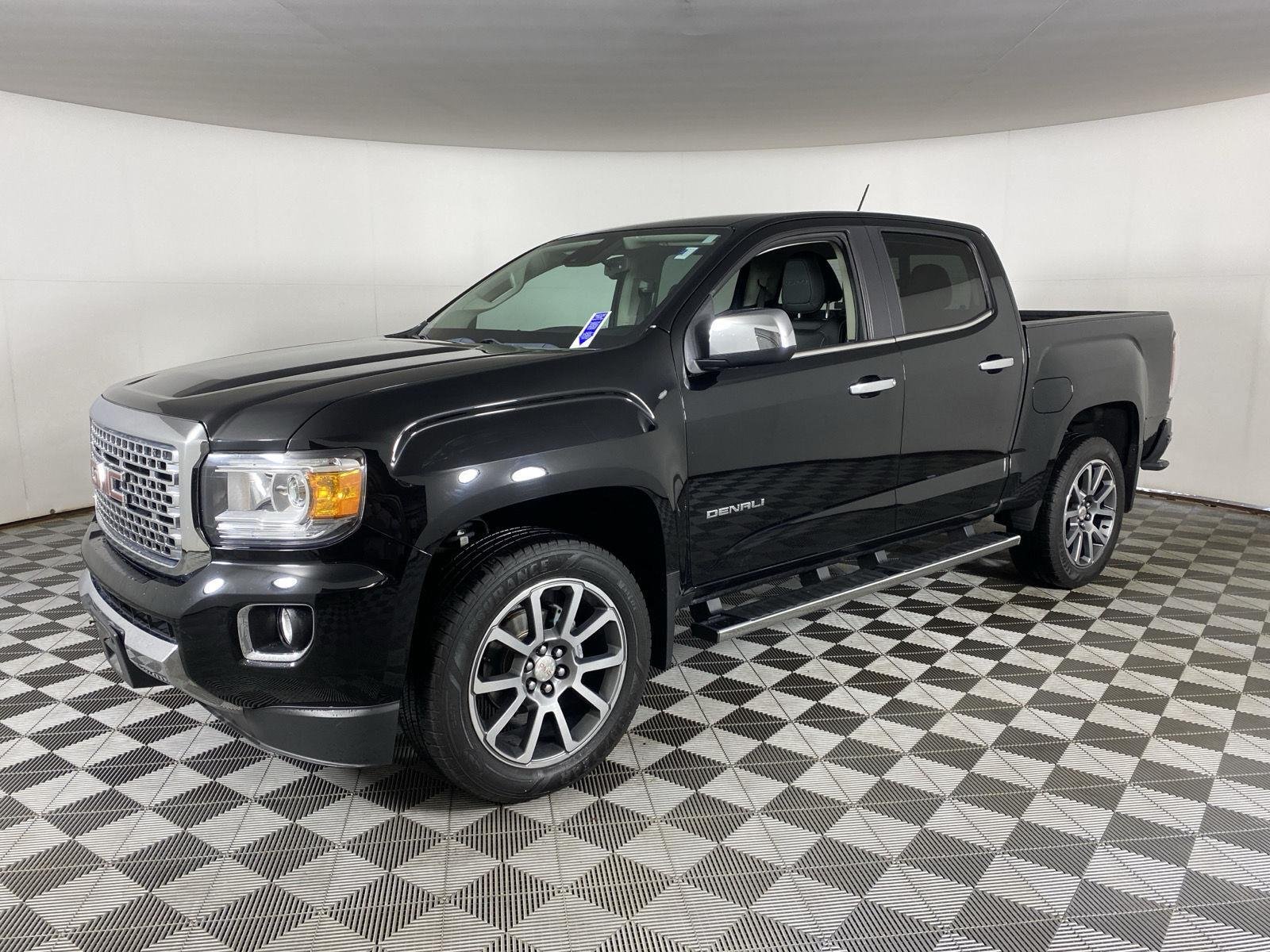 Used 2019 Onyx Black GMC 4WD Denali image 3